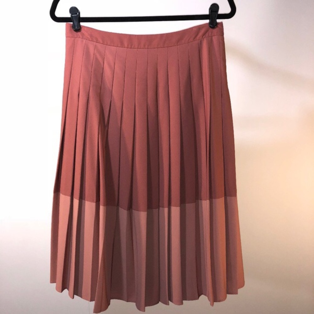 Loft two-tone pleated skirt. Blush color. - Picture 1 of 3